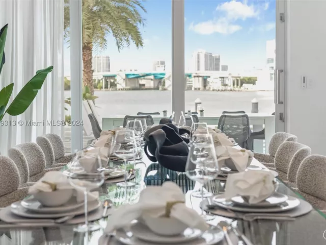 4-bedroom home for rent in Sunny Isles Beach - 323 Atlantic Ave Na - MondialRealty