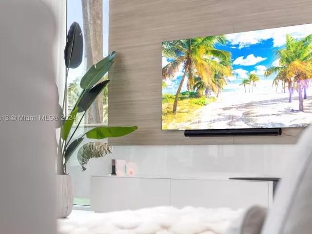 4-bedroom home for rent in Sunny Isles Beach - 323 Atlantic Ave Na - MondialRealty
