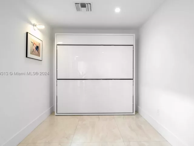 4-bedroom home for rent in Sunny Isles Beach - 323 Atlantic Ave Na - MondialRealty