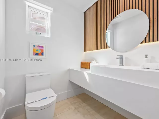 4-bedroom home for rent in Sunny Isles Beach - 323 Atlantic Ave Na - MondialRealty