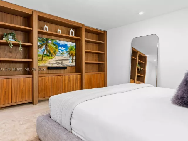 4-bedroom home for rent in Sunny Isles Beach - 323 Atlantic Ave Na - MondialRealty