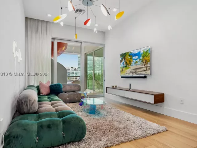 4-bedroom home for rent in Sunny Isles Beach - 323 Atlantic Ave Na - MondialRealty