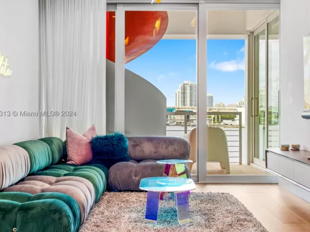 4-bedroom home for rent in Sunny Isles Beach - 323 Atlantic Ave Na - MondialRealty