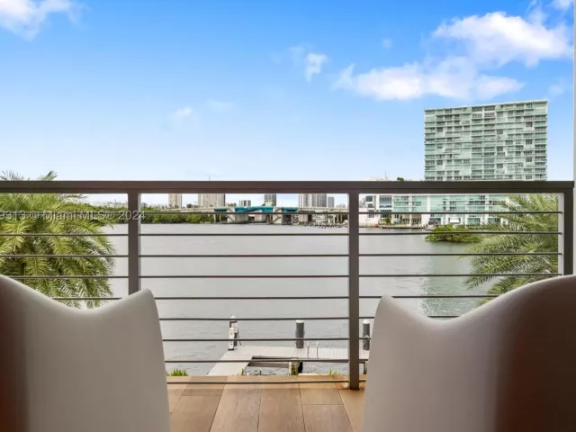 4-bedroom home for rent in Sunny Isles Beach - 323 Atlantic Ave Na - MondialRealty