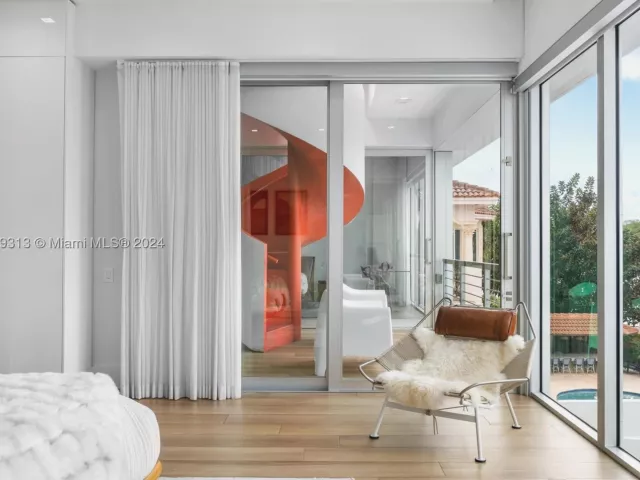 4-bedroom home for rent in Sunny Isles Beach - 323 Atlantic Ave Na - MondialRealty