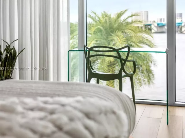 4-bedroom home for rent in Sunny Isles Beach - 323 Atlantic Ave Na - MondialRealty