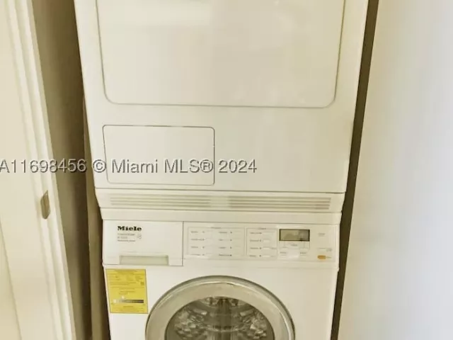2-bedroom condo for rent in Miami Beach - 102 24th St 1421 - MondialRealty