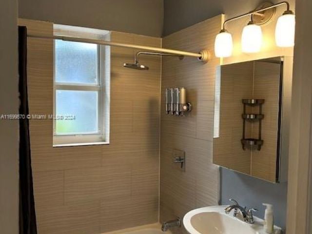 Home for sale at 810 NW 43rd St - photo 5969402