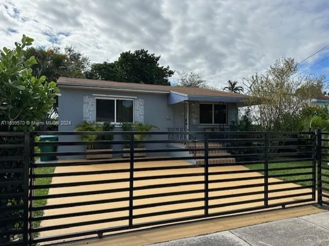 Home for sale at 810 NW 43rd St - photo 5969406