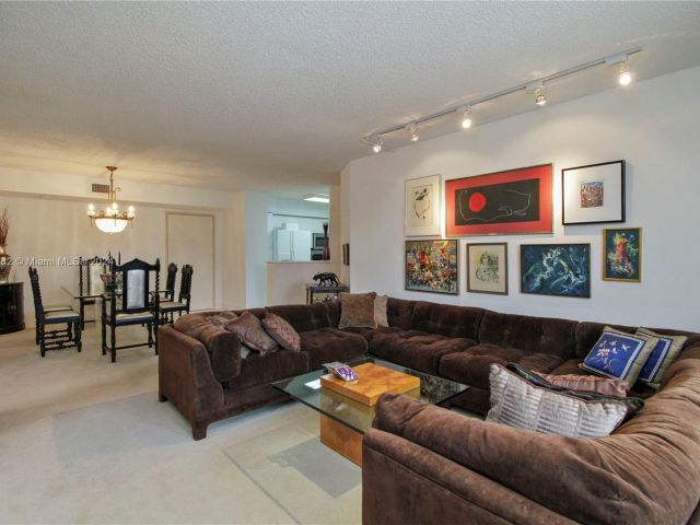 2-bedroom condo for sale in Aventura - 3400 NE 192nd St 307 - MondialRealty