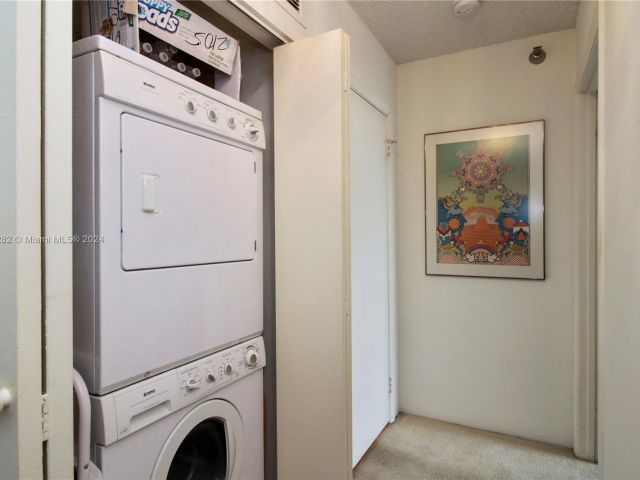 2-bedroom condo for sale in Aventura - 3400 NE 192nd St 307 - MondialRealty