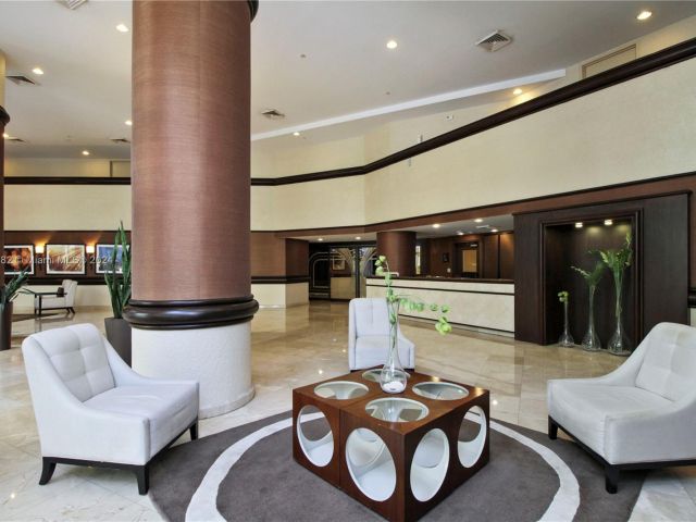 2-bedroom condo for sale in Aventura - 3400 NE 192nd St 307 - MondialRealty