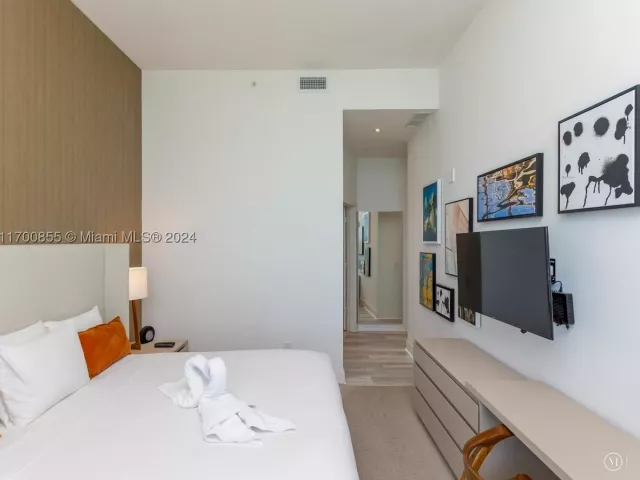 2-bedroom condo for sale in Hollywood - 4111 S Ocean Dr 601 - MondialRealty