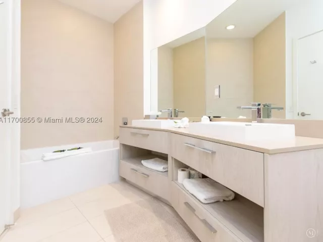2-bedroom condo for sale in Hollywood - 4111 S Ocean Dr 601 - MondialRealty