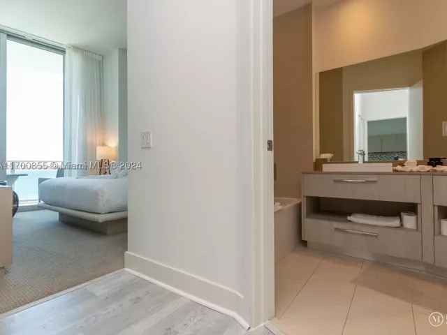 2-bedroom condo for sale in Hollywood - 4111 S Ocean Dr 601 - MondialRealty
