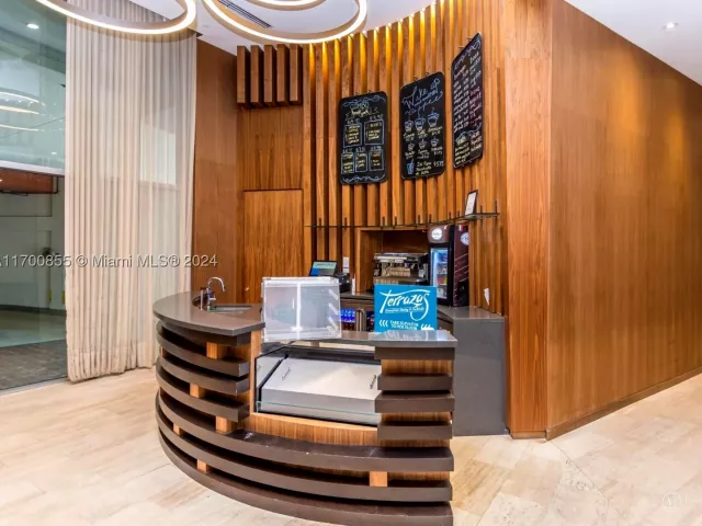 2-bedroom condo for sale in Hollywood - 4111 S Ocean Dr 601 - MondialRealty