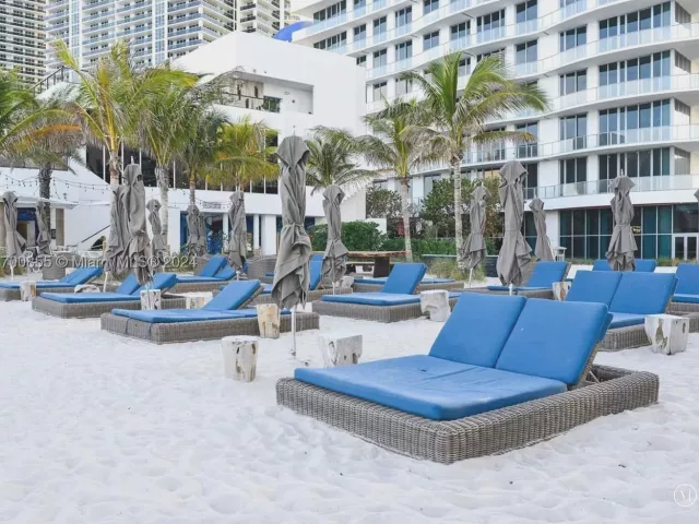 2-bedroom condo for sale in Hollywood - 4111 S Ocean Dr 601 - MondialRealty