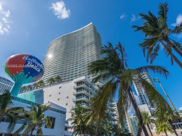 2-bedroom condo for sale in Hollywood - 4111 S Ocean Dr 601 - MondialRealty