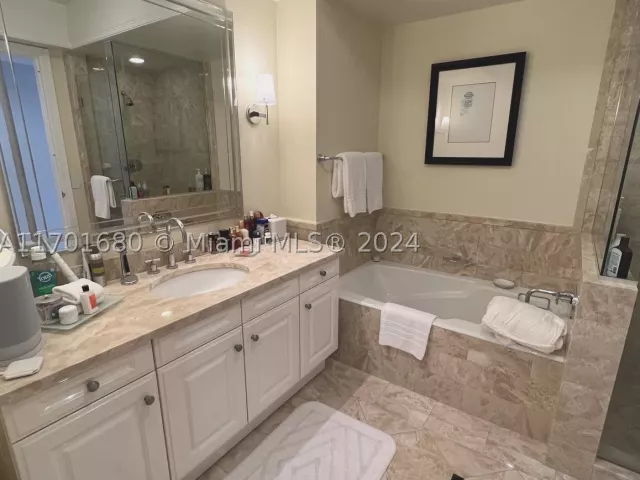 2-bedroom condo for sale in Miami - 1435 Brickell Ave 3307 - MondialRealty