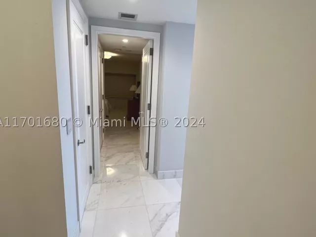 2-bedroom condo for sale in Miami - 1435 Brickell Ave 3307 - MondialRealty