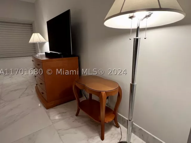 2-bedroom condo for sale in Miami - 1435 Brickell Ave 3307 - MondialRealty