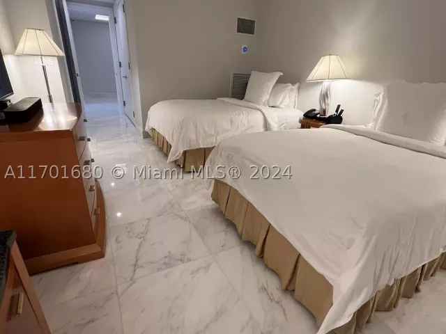 2-bedroom condo for sale in Miami - 1435 Brickell Ave 3307 - MondialRealty