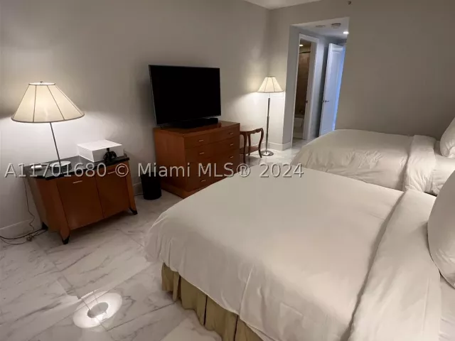2-bedroom condo for sale in Miami - 1435 Brickell Ave 3307 - MondialRealty