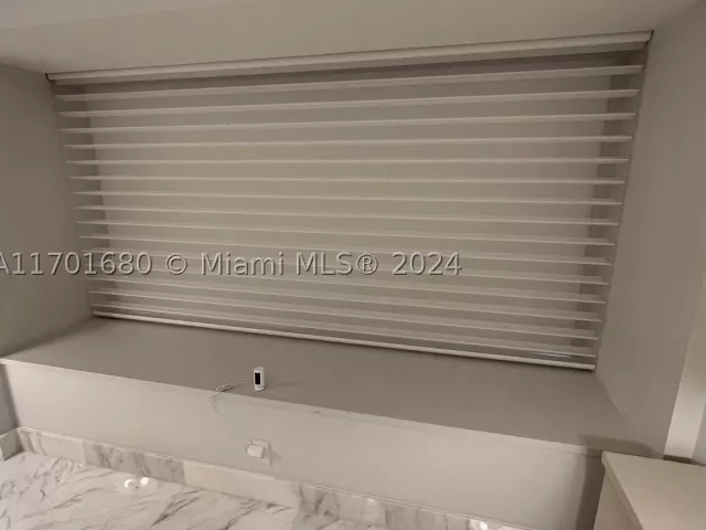 2-bedroom condo for sale in Miami - 1435 Brickell Ave 3307 - MondialRealty
