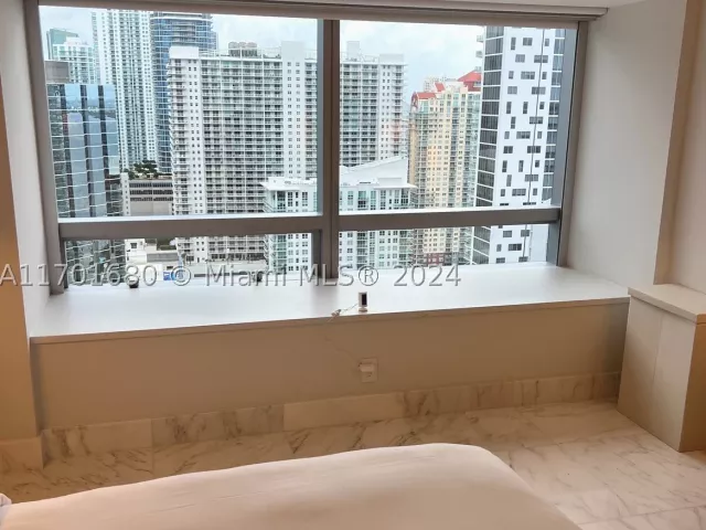 2-bedroom condo for sale in Miami - 1435 Brickell Ave 3307 - MondialRealty