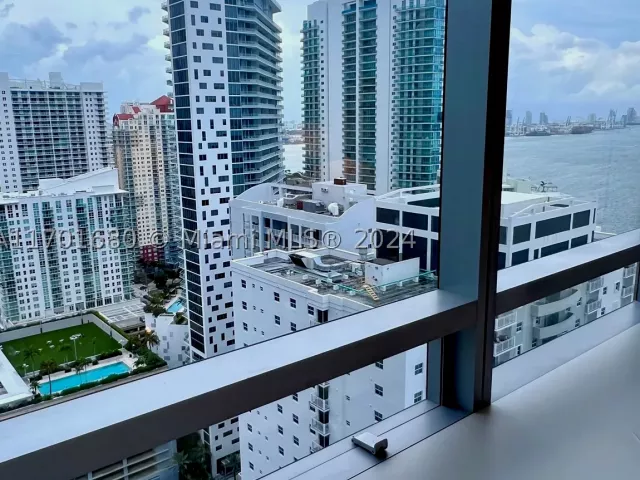 2-bedroom condo for sale in Miami - 1435 Brickell Ave 3307 - MondialRealty