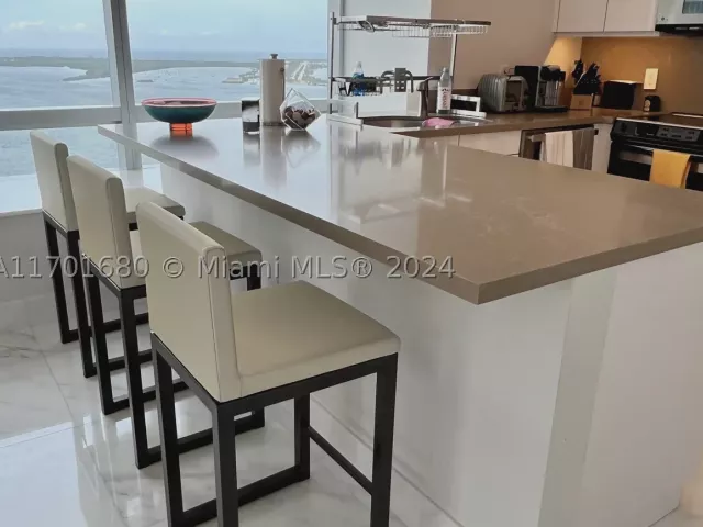 2-bedroom condo for sale in Miami - 1435 Brickell Ave 3307 - MondialRealty