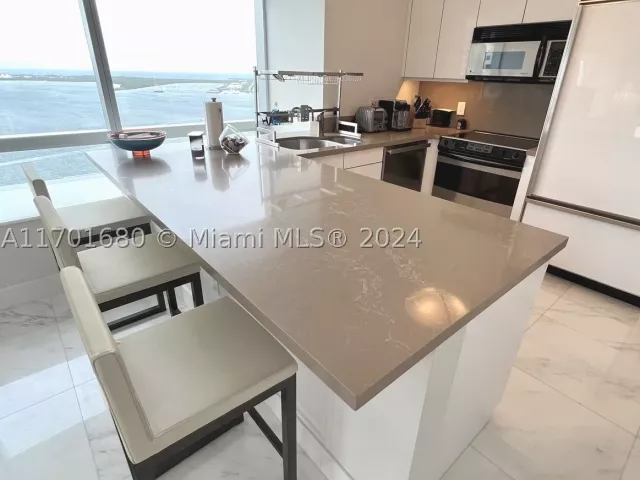 2-bedroom condo for sale in Miami - 1435 Brickell Ave 3307 - MondialRealty