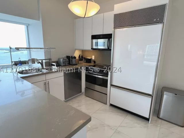 2-bedroom condo for sale in Miami - 1435 Brickell Ave 3307 - MondialRealty