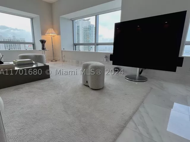 2-bedroom condo for sale in Miami - 1435 Brickell Ave 3307 - MondialRealty