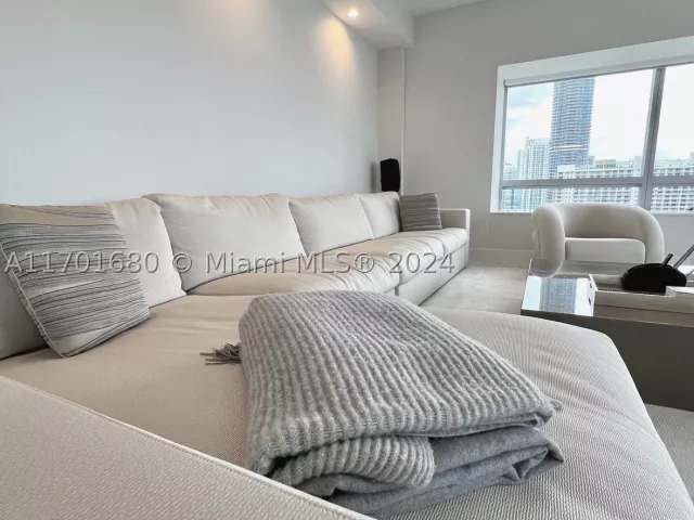 2-bedroom condo for sale in Miami - 1435 Brickell Ave 3307 - MondialRealty