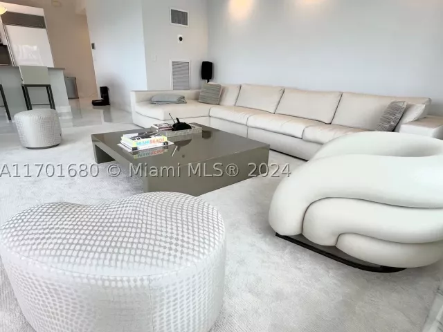 2-bedroom condo for sale in Miami - 1435 Brickell Ave 3307 - MondialRealty