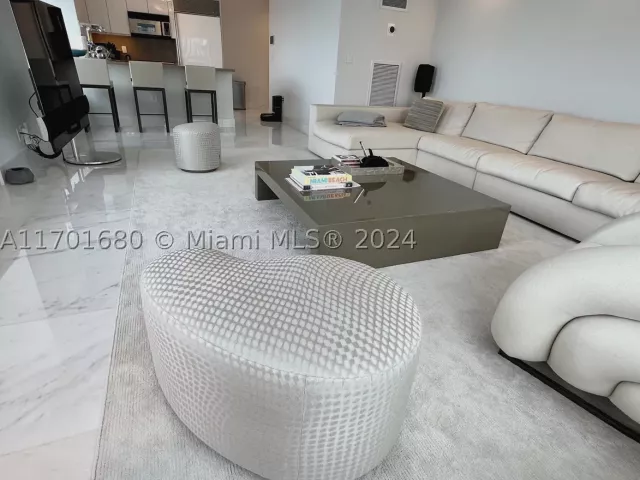 2-bedroom condo for sale in Miami - 1435 Brickell Ave 3307 - MondialRealty
