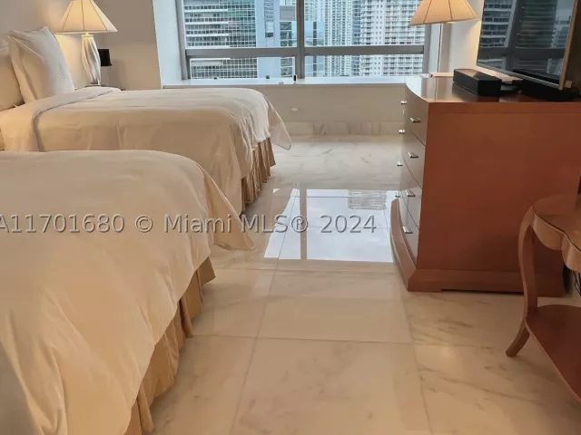 2-bedroom condo for sale in Miami - 1435 Brickell Ave 3307 - MondialRealty