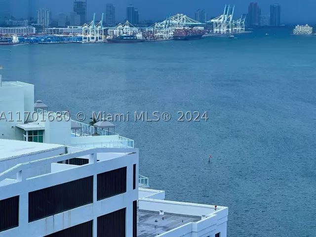 2-bedroom condo for sale in Miami - 1435 Brickell Ave 3307 - MondialRealty
