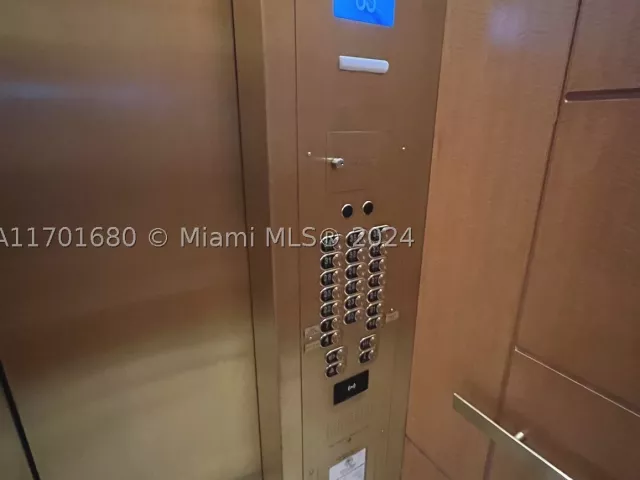 2-bedroom condo for sale in Miami - 1435 Brickell Ave 3307 - MondialRealty