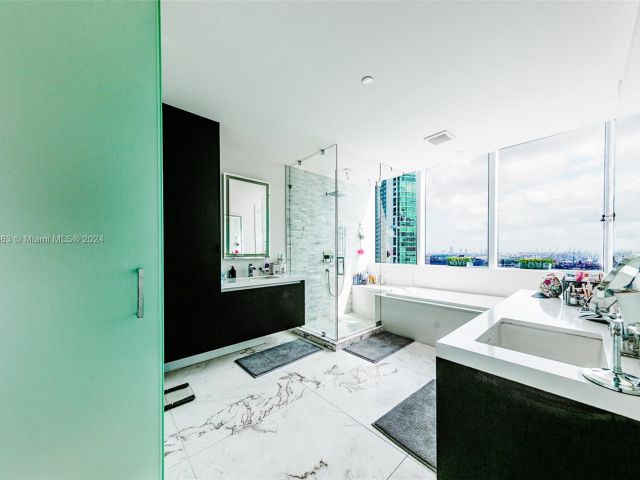 Apartment for sale  Unit #2111 - photo 6083840