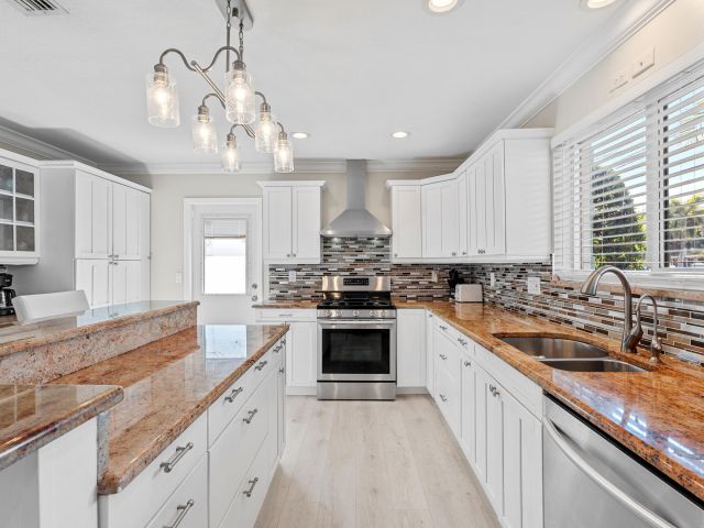 Home for sale at 1008 NE 26th Avenue - photo 5540309