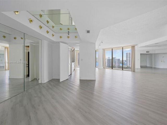 Apartment for sale  Unit #15G - photo 5908922
