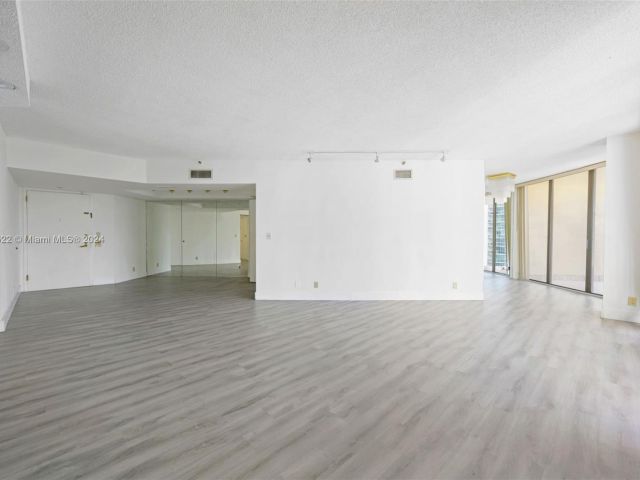 Apartment for sale  Unit #15G - photo 5908923