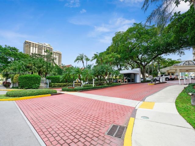 Apartment for sale  Unit #15G - photo 5908935