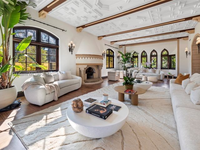 8-bedroom home for sale in Miami Beach - 49 Palm Ave - MondialRealty