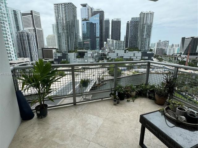 Apartment for sale  Unit #1704 - photo 5642346