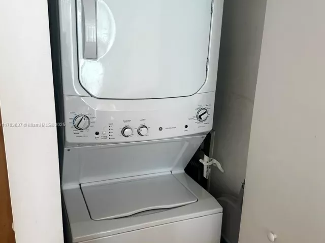 3-bedroom condo for sale in Miami - 350 S Miami Ave 1704 - MondialRealty