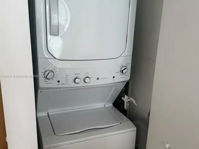 3-bedroom condo for sale in Miami - 350 S Miami Ave 1704 - MondialRealty