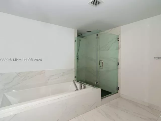 3-bedroom condo for sale in Sunny Isles Beach - 400 Sunny Isles Blvd 919 - MondialRealty
